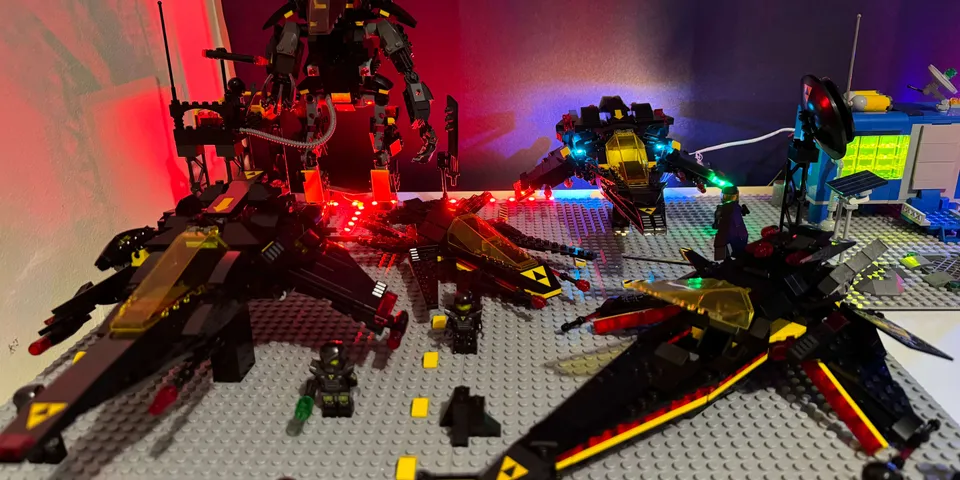LEGO Classic Space "Blacktron"